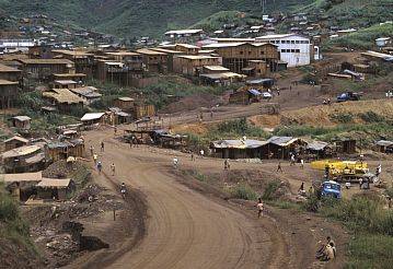 (Obr-def08-Juca Martins/F4) - Serra Pelada gold mine Amazonia, Brazil is destroying forest and waterways